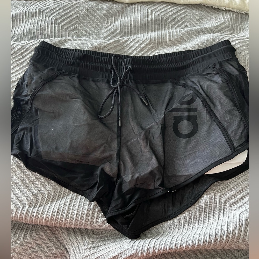 Alo Yoga Large Ambiance Shorts Black Mesh